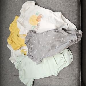 Carters 5 bodysuits neutral 3 months